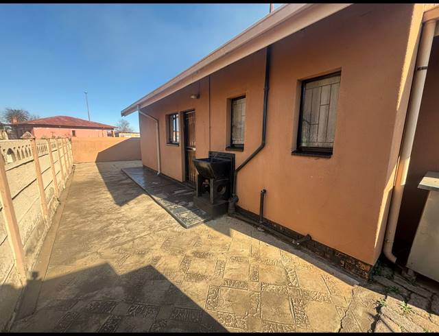 2 BEDROOM HOUSE FOR SALE IN SEBOKENG ZONE 6
